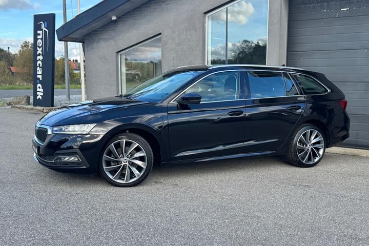 Sort Skoda Octavia fra 2022