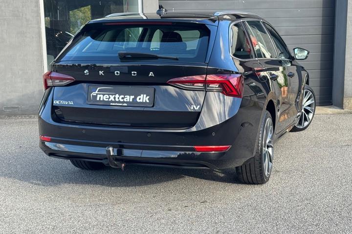 Sort Skoda Octavia fra 2022