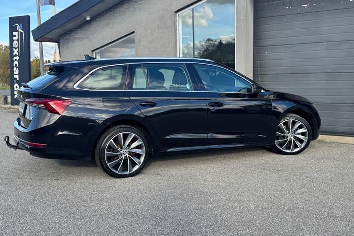 Sort Skoda Octavia fra 2022