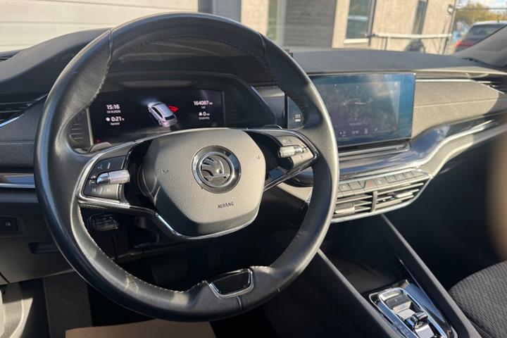 Sort Skoda Octavia fra 2022