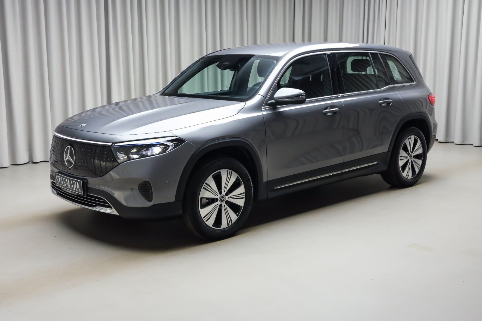 Grå Mercedes EQB250+ fra 2026
