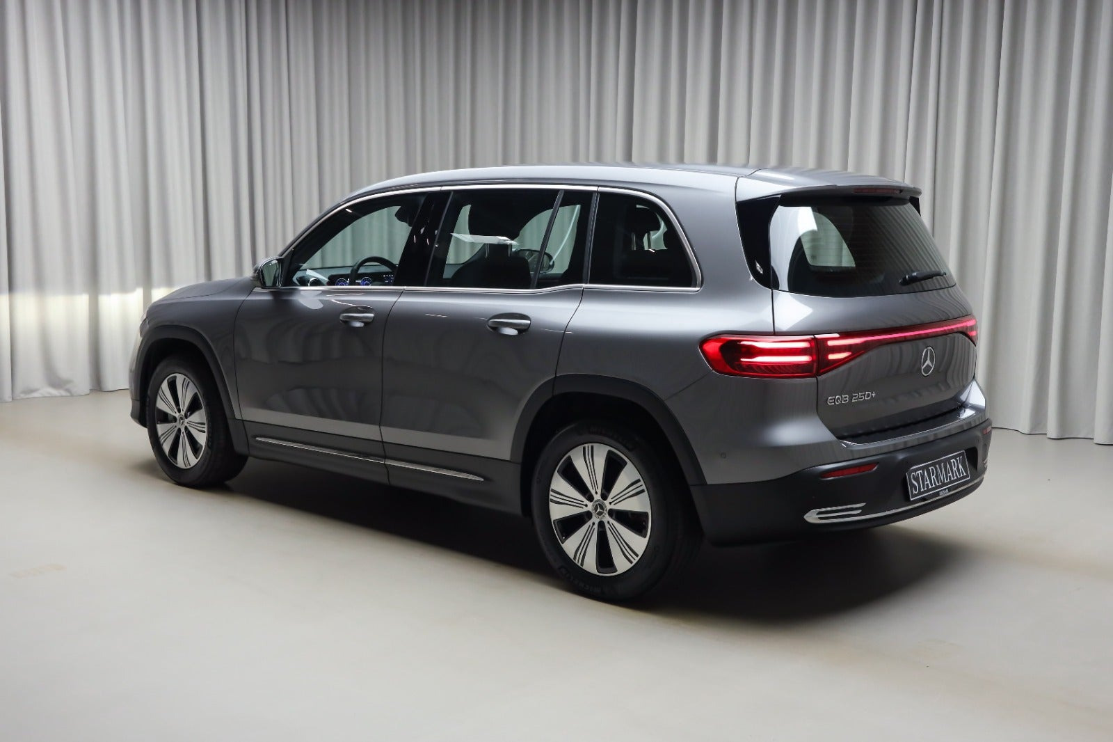Grå Mercedes EQB250+ fra 2026