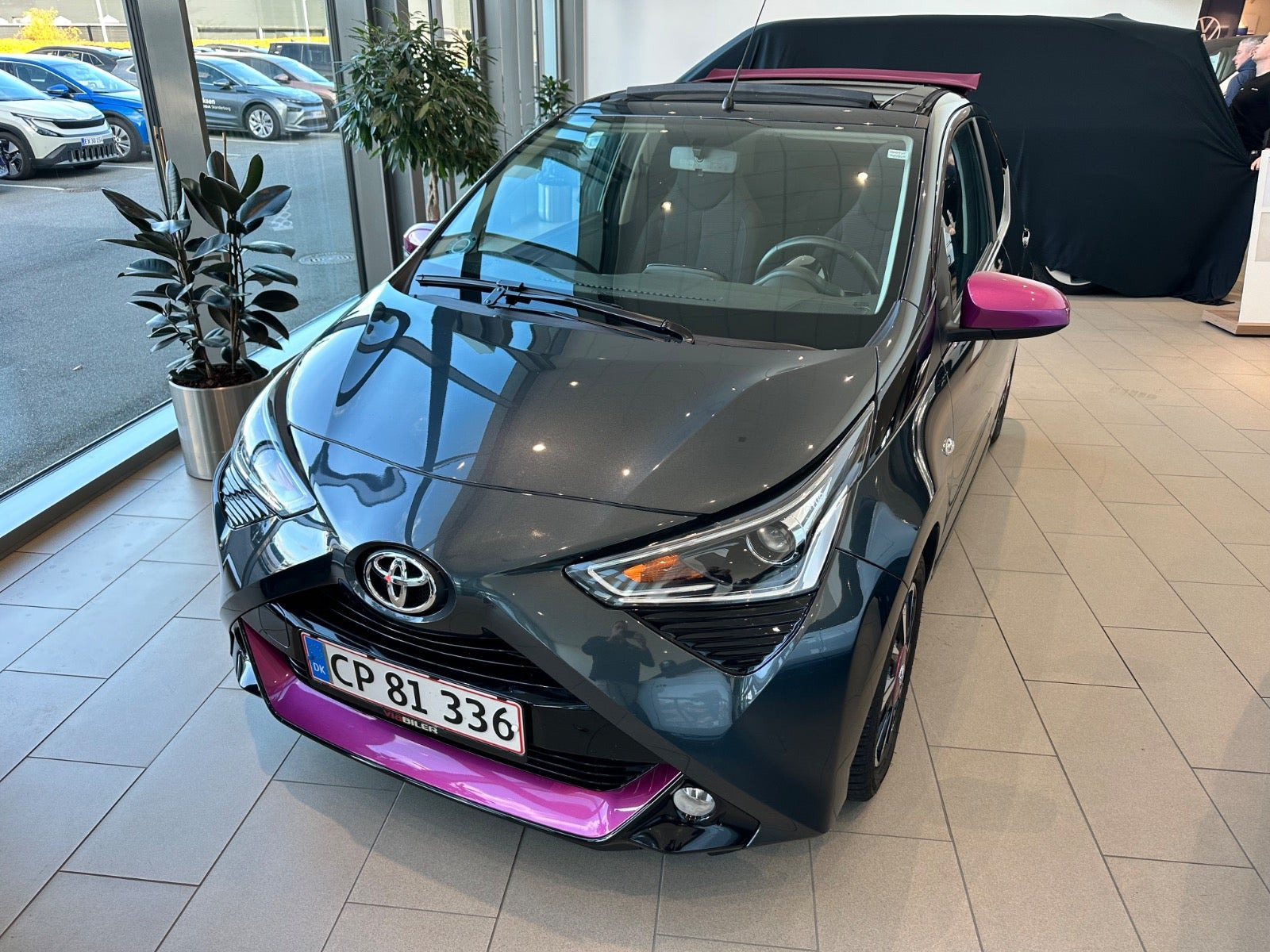 Grå Toyota Aygo fra 2020