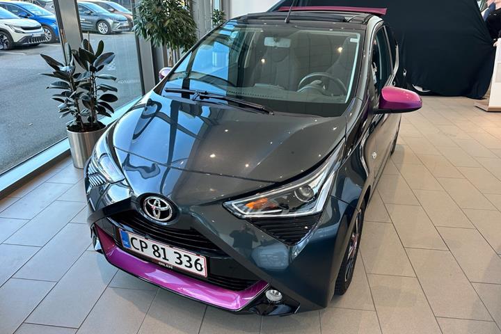 Grå Toyota Aygo fra 2020