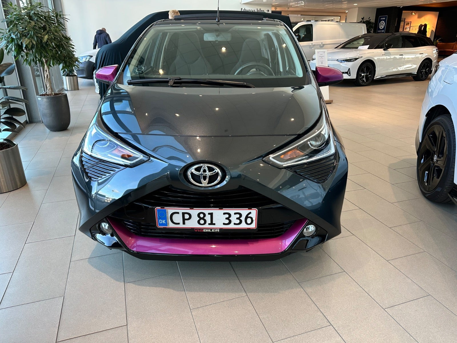 Grå Toyota Aygo fra 2020
