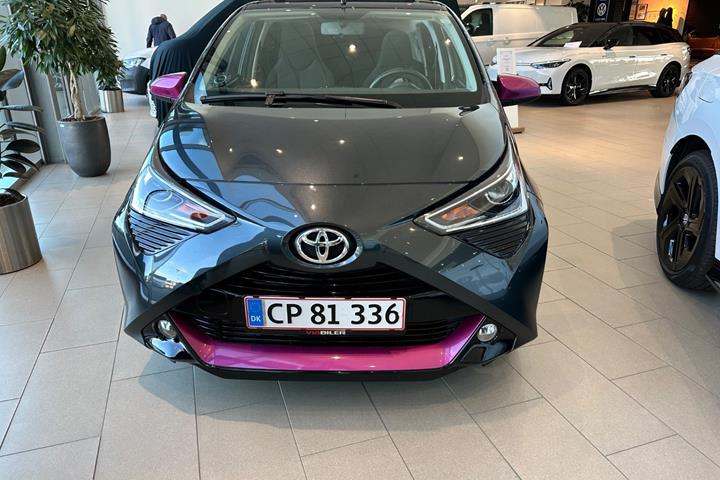 Grå Toyota Aygo fra 2020