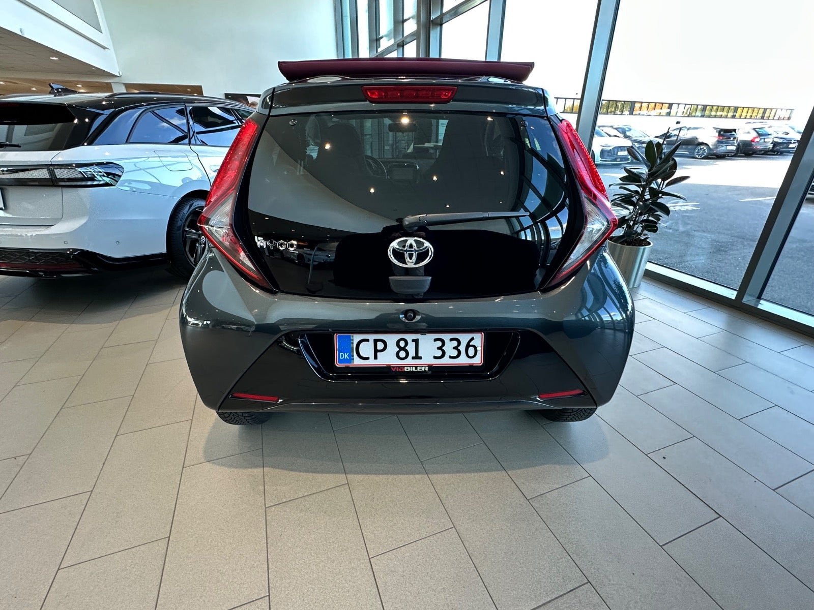 Grå Toyota Aygo fra 2020