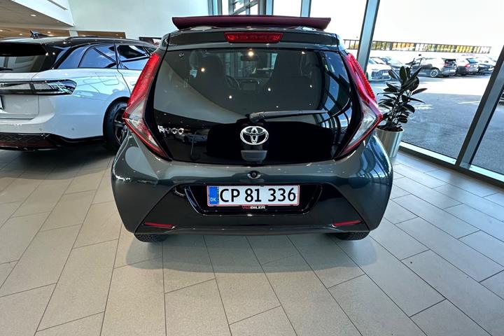 Grå Toyota Aygo fra 2020