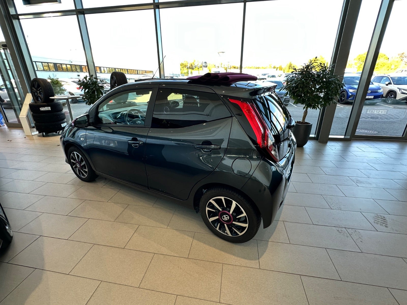 Grå Toyota Aygo fra 2020