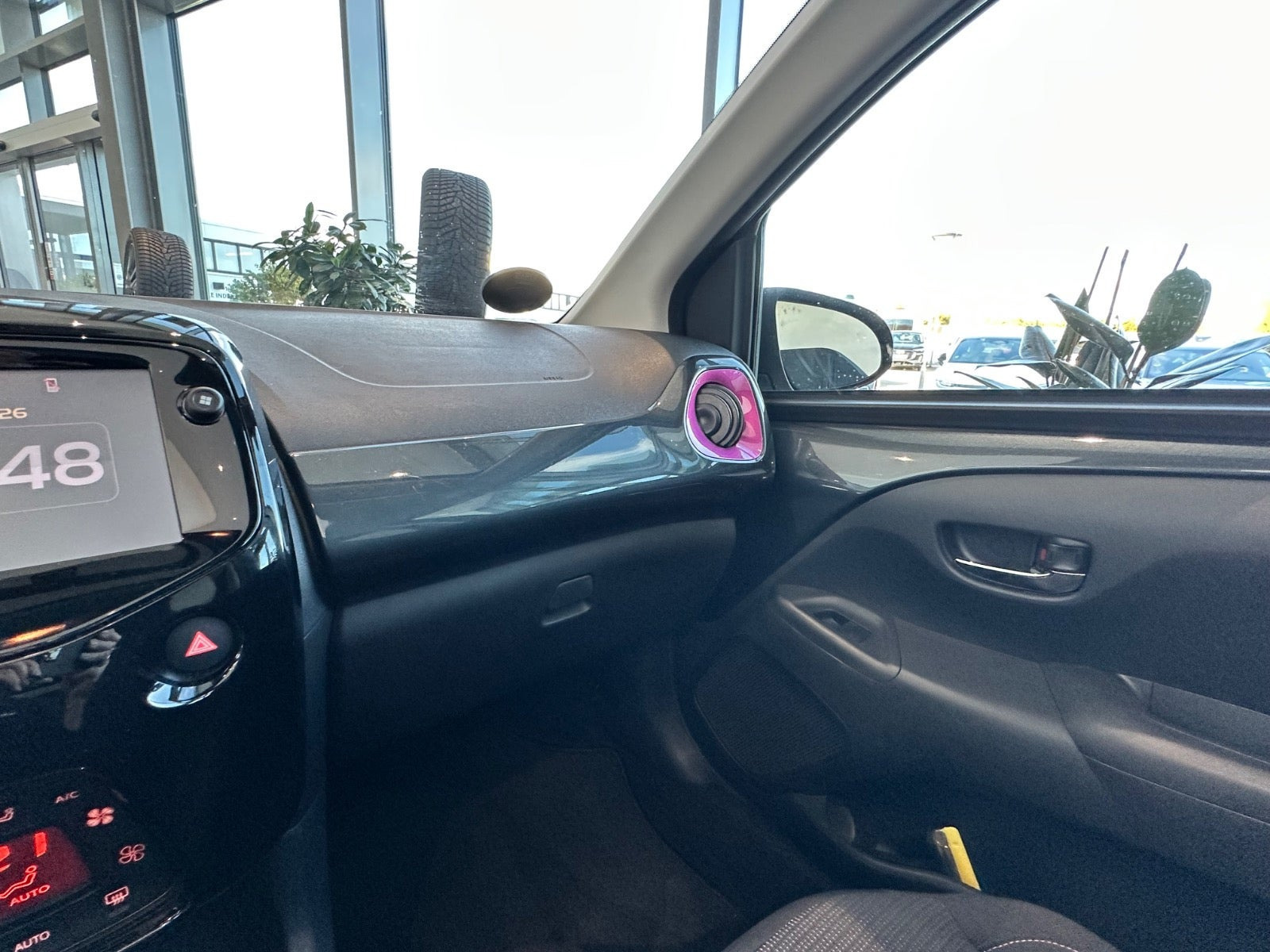 Grå Toyota Aygo fra 2020