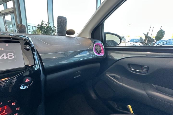 Grå Toyota Aygo fra 2020