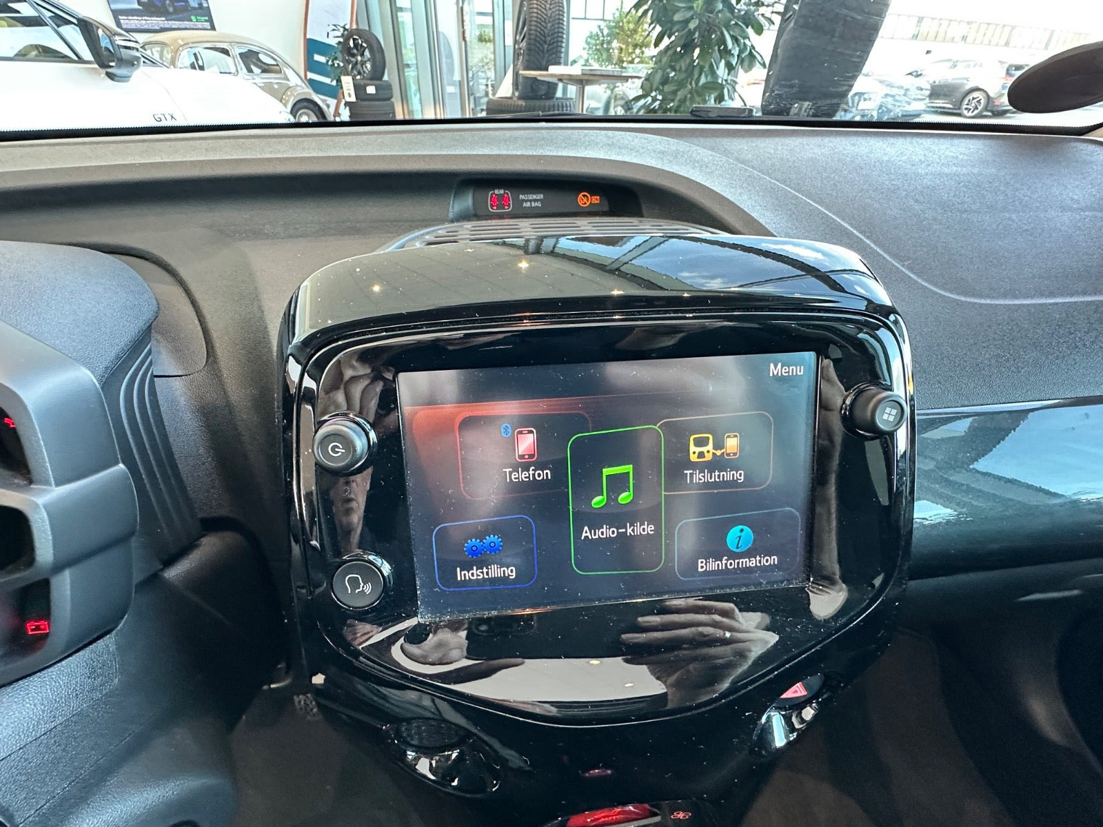 Grå Toyota Aygo fra 2020