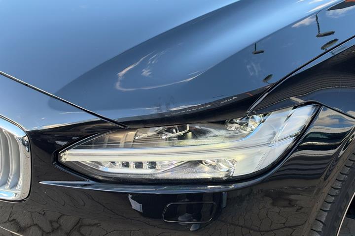 Sort Volvo V90 fra 2022