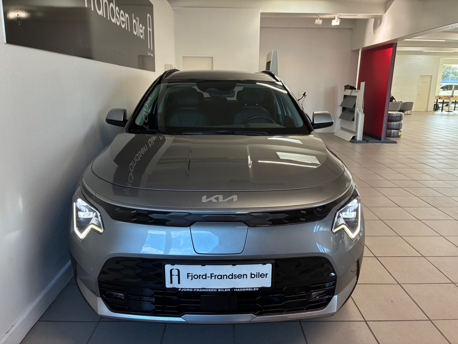 Sølv Kia Niro fra 2024