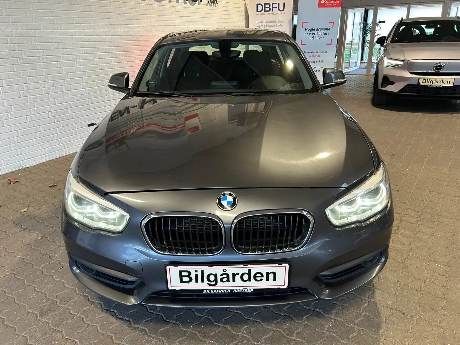 Grå BMW 120d fra 2016