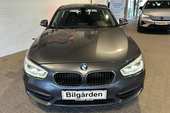 Grå BMW 120d fra 2016