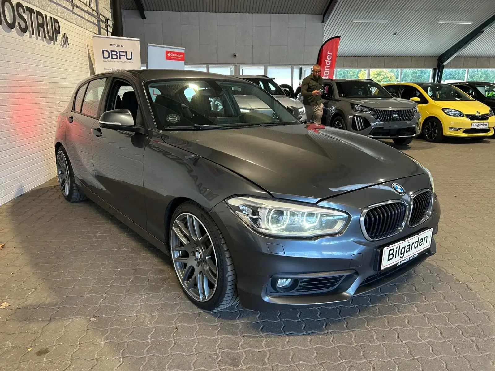 Grå BMW 120d fra 2016