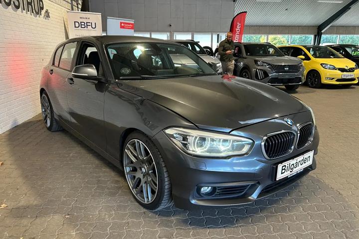 Grå BMW 120d fra 2016