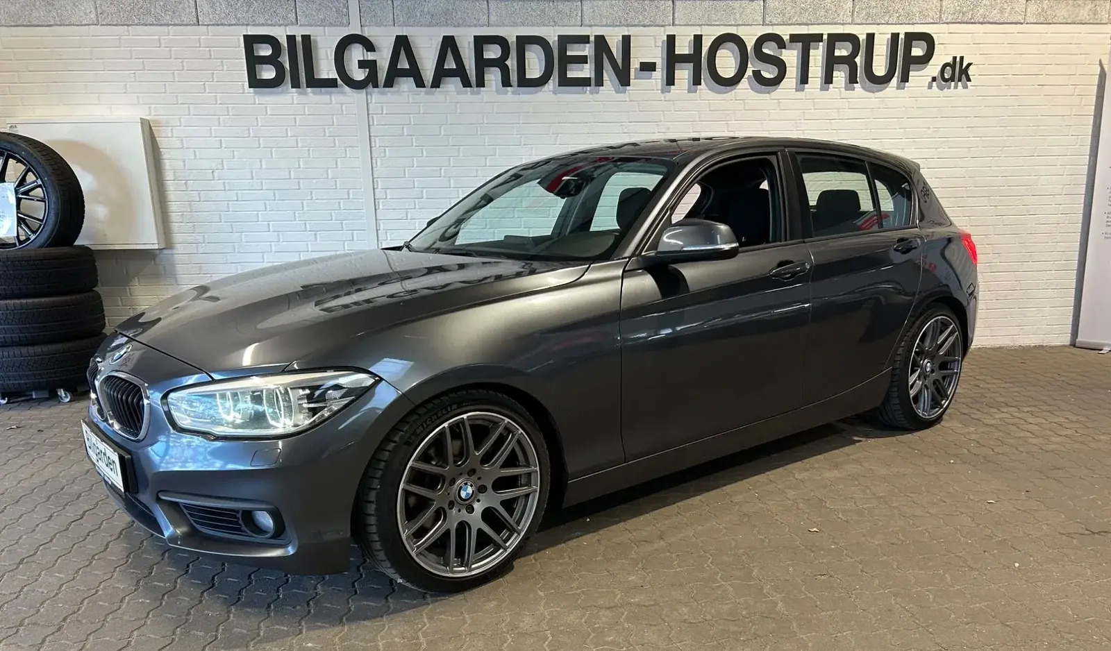 Grå BMW 120d fra 2016