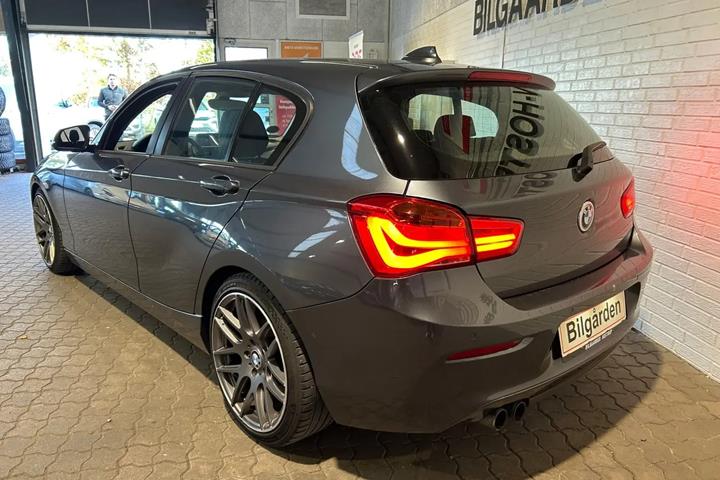 Grå BMW 120d fra 2016