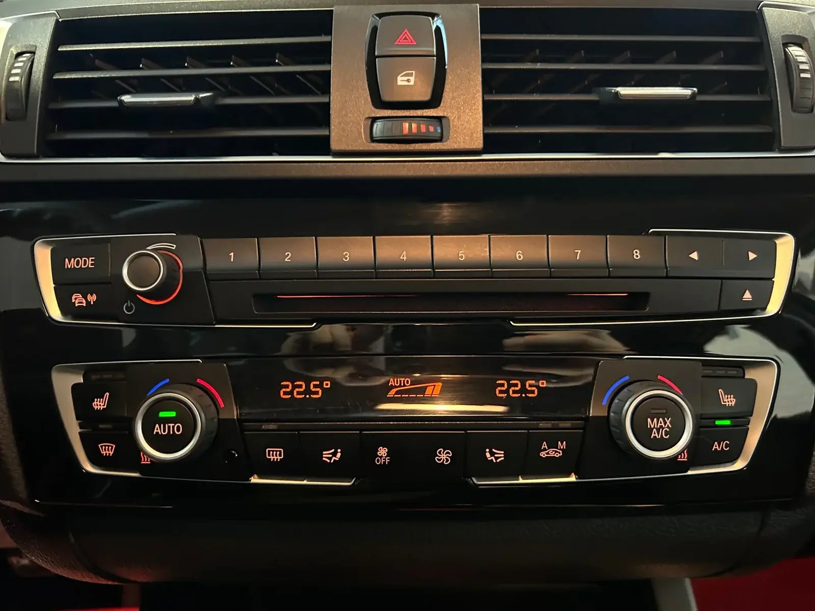 Grå BMW 120d fra 2016
