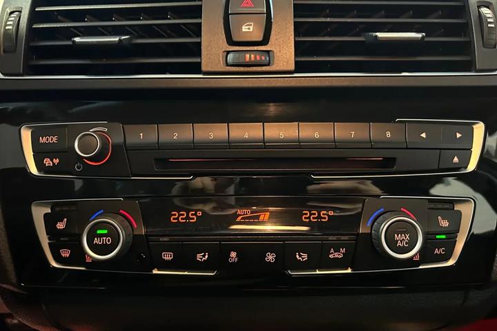 Grå BMW 120d fra 2016