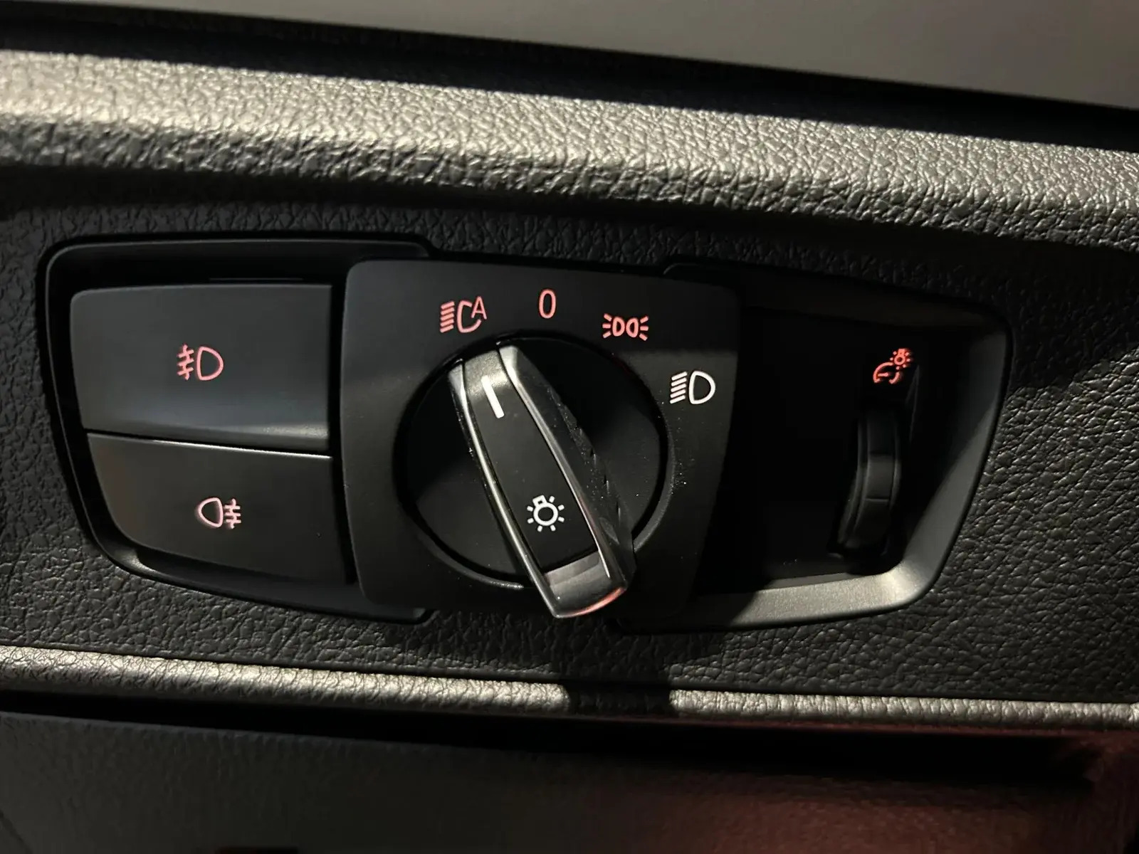Grå BMW 120d fra 2016
