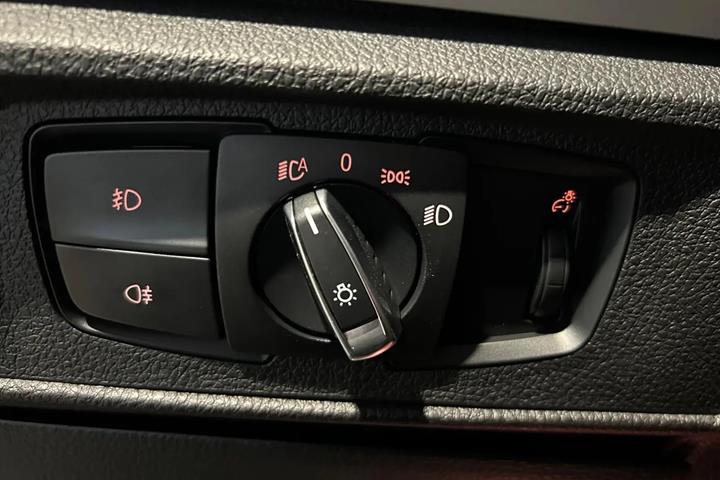 Grå BMW 120d fra 2016