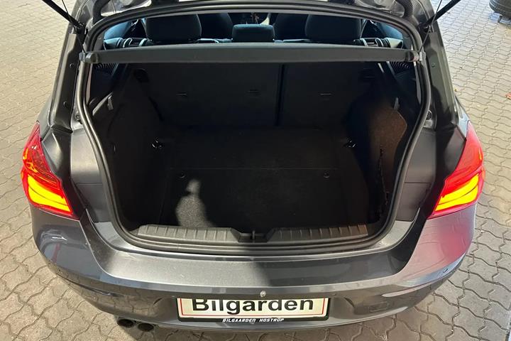 Grå BMW 120d fra 2016