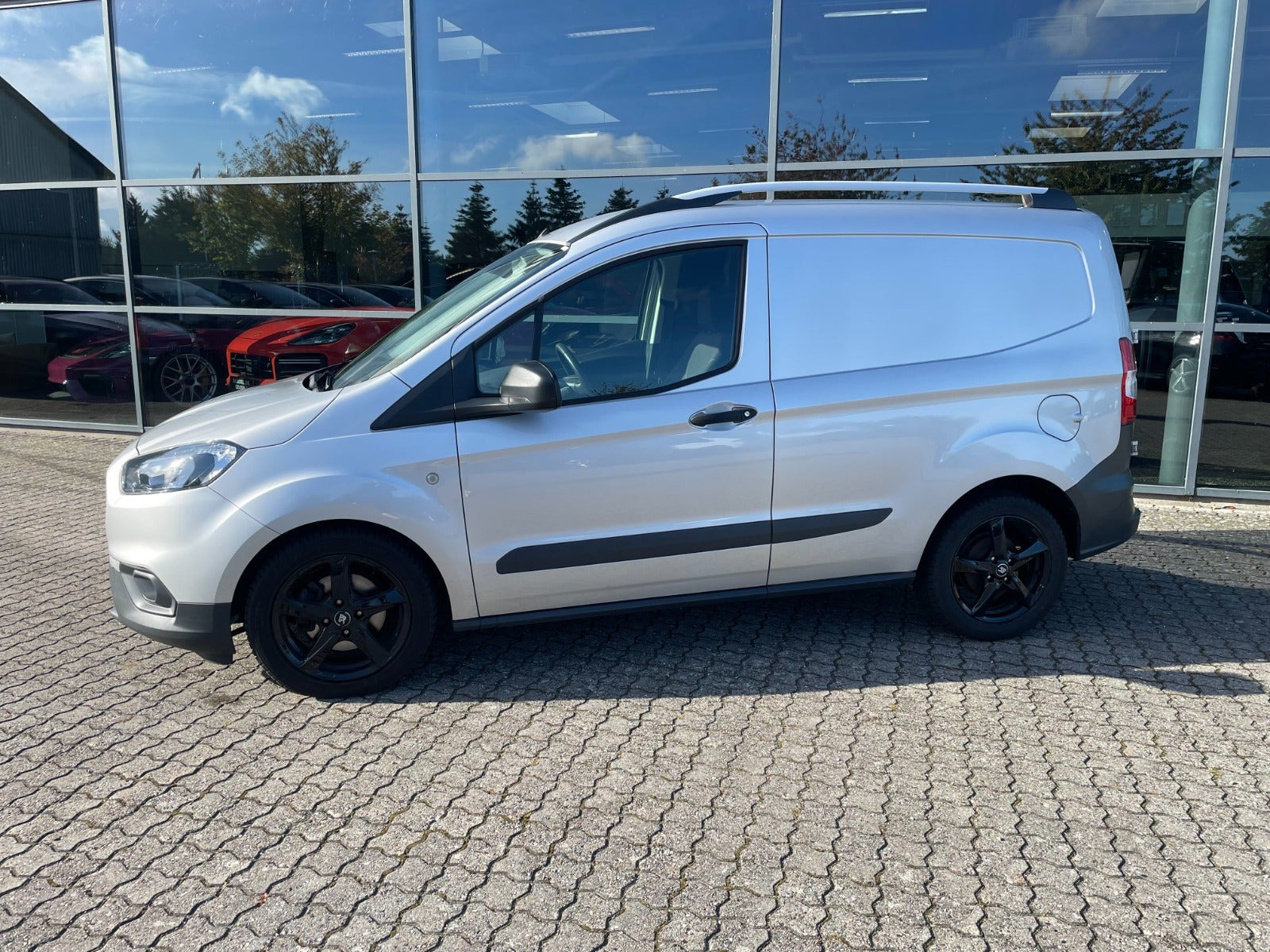 Sølv Ford Transit Courier fra 2021