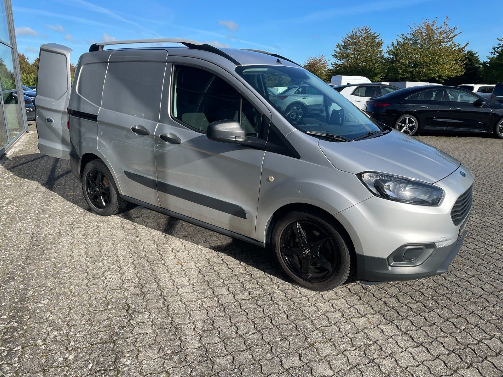 Sølv Ford Transit Courier fra 2021