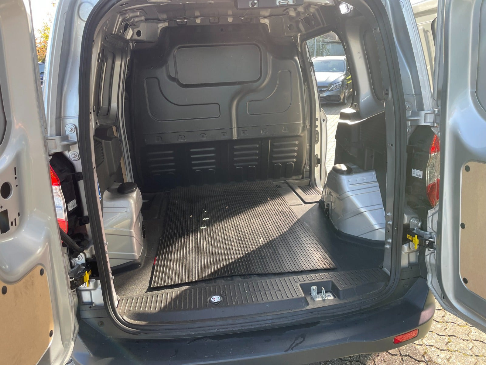 Sølv Ford Transit Courier fra 2021