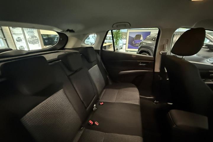 Blå Suzuki S-Cross fra 2024