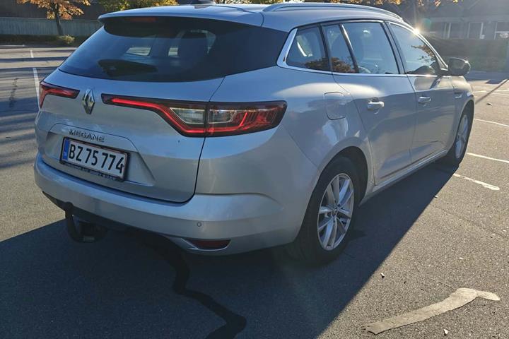 Grå Renault Mégane fra 2017