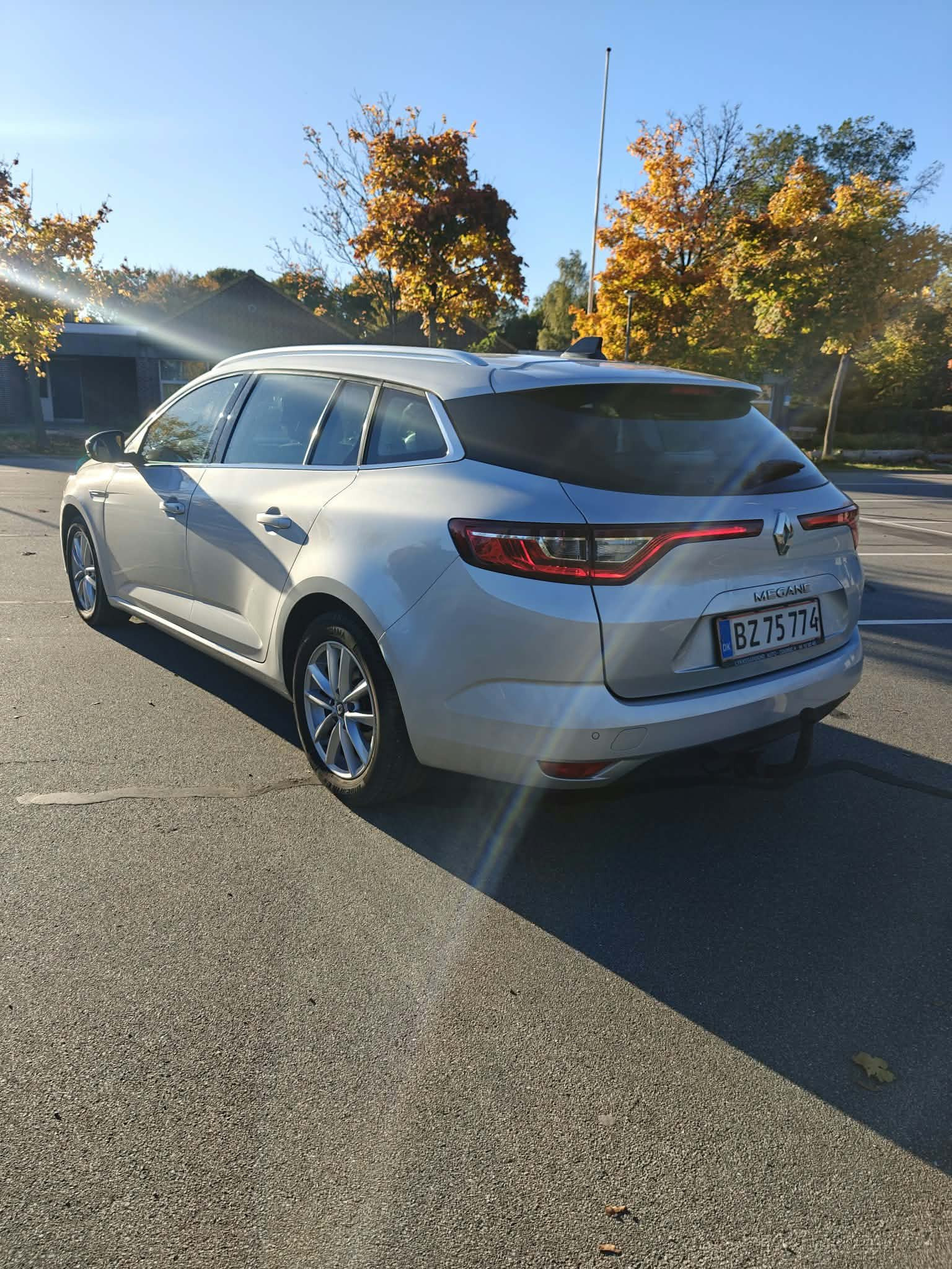 Grå Renault Mégane fra 2017