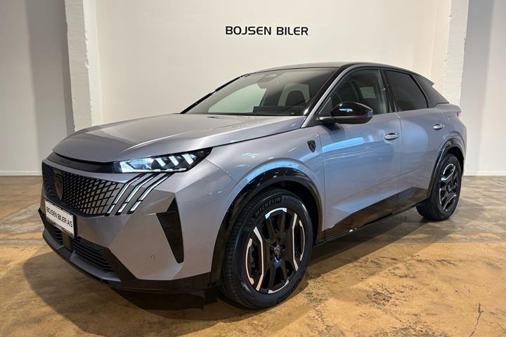 Sølv Peugeot e-3008 fra 2025 set udefra