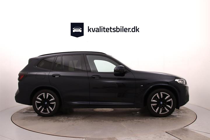 Sort BMW iX3 fra 2023