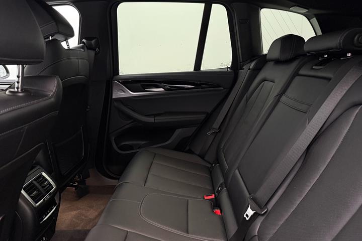 Sort BMW iX3 fra 2023