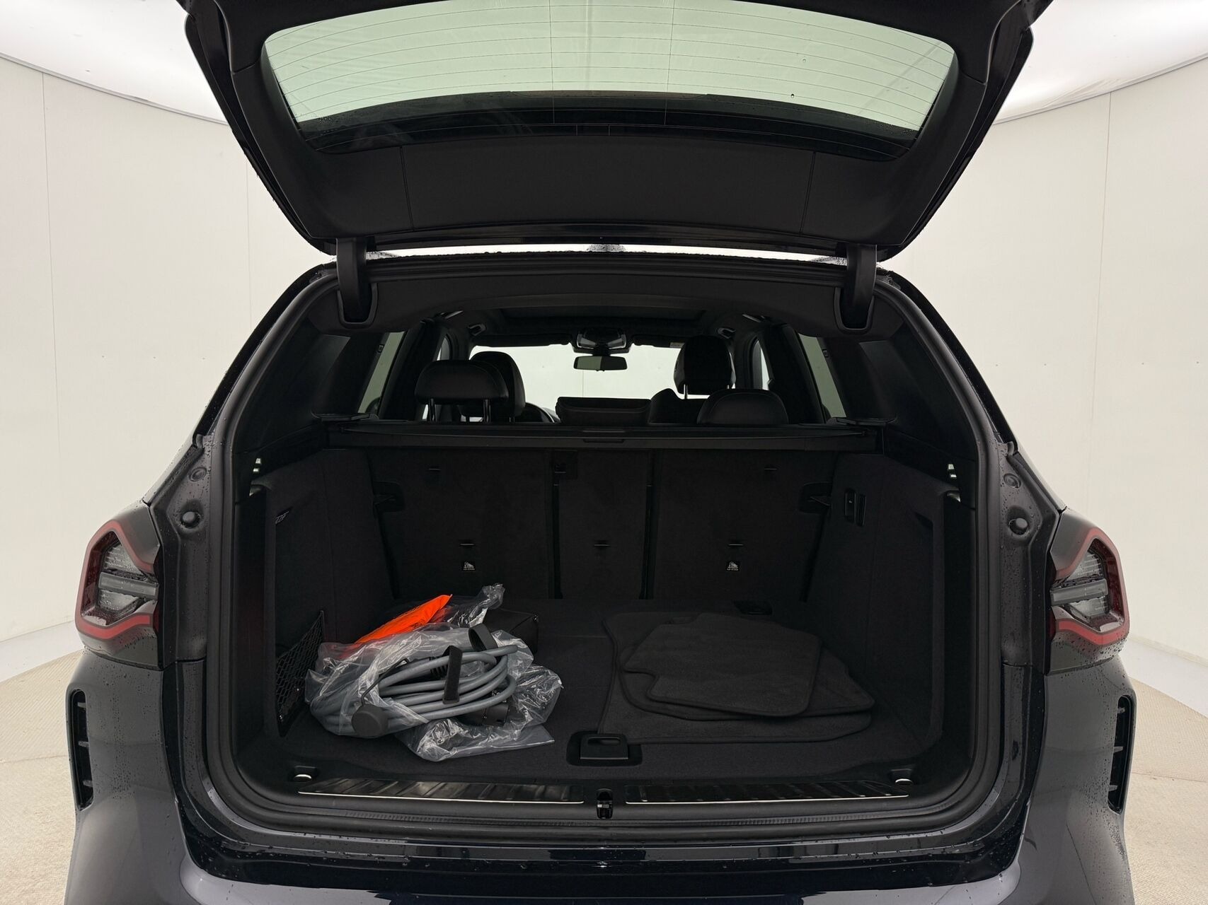 Sort BMW iX3 fra 2023