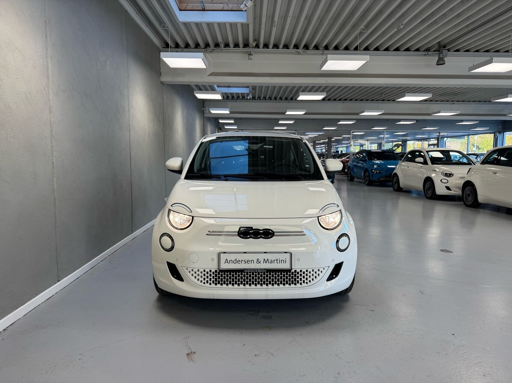 Hvid Fiat 500e fra 2023
