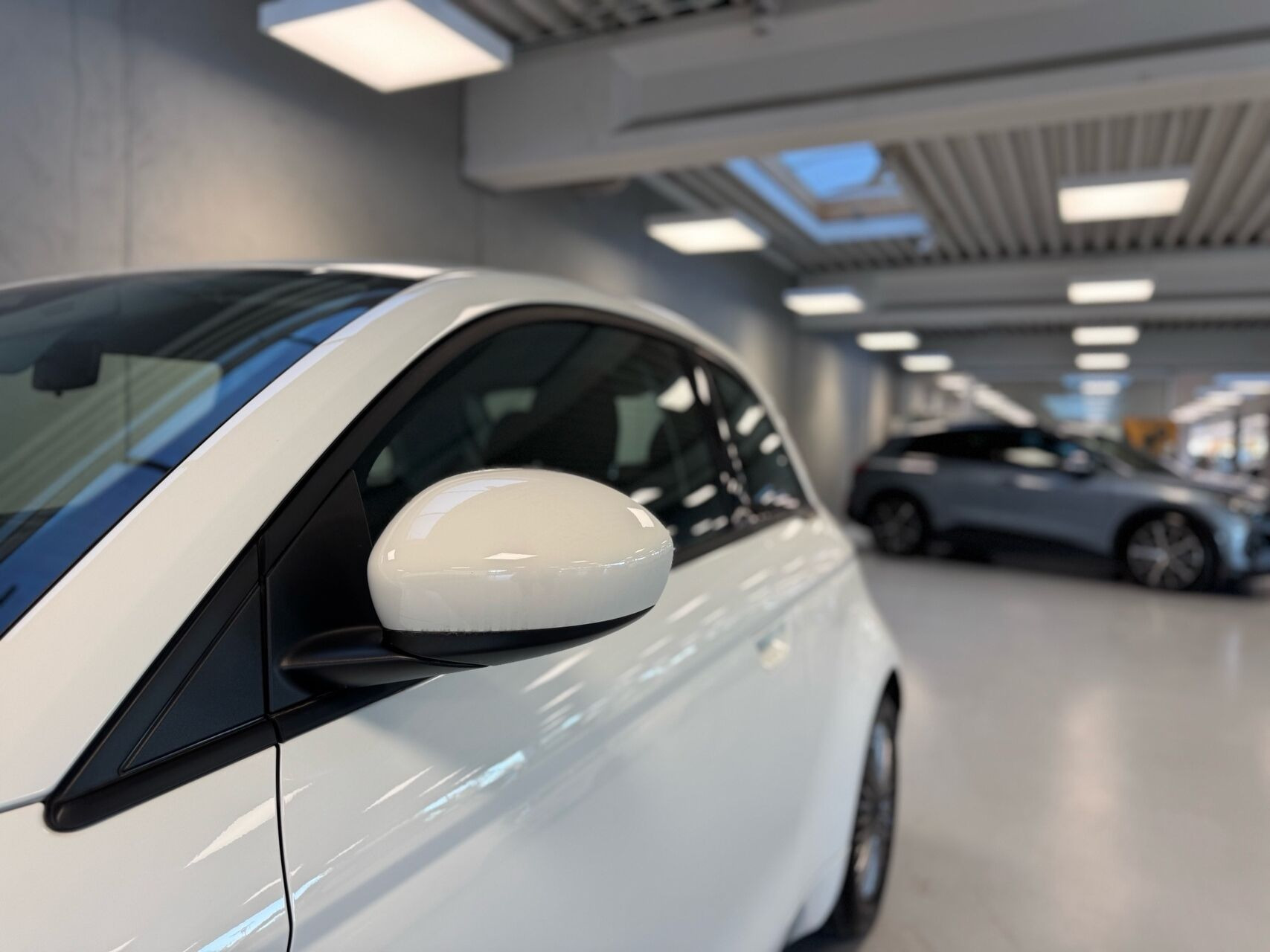 Hvid Fiat 500e fra 2023