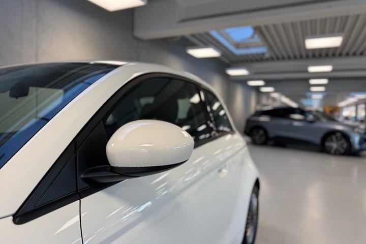 Hvid Fiat 500e fra 2023