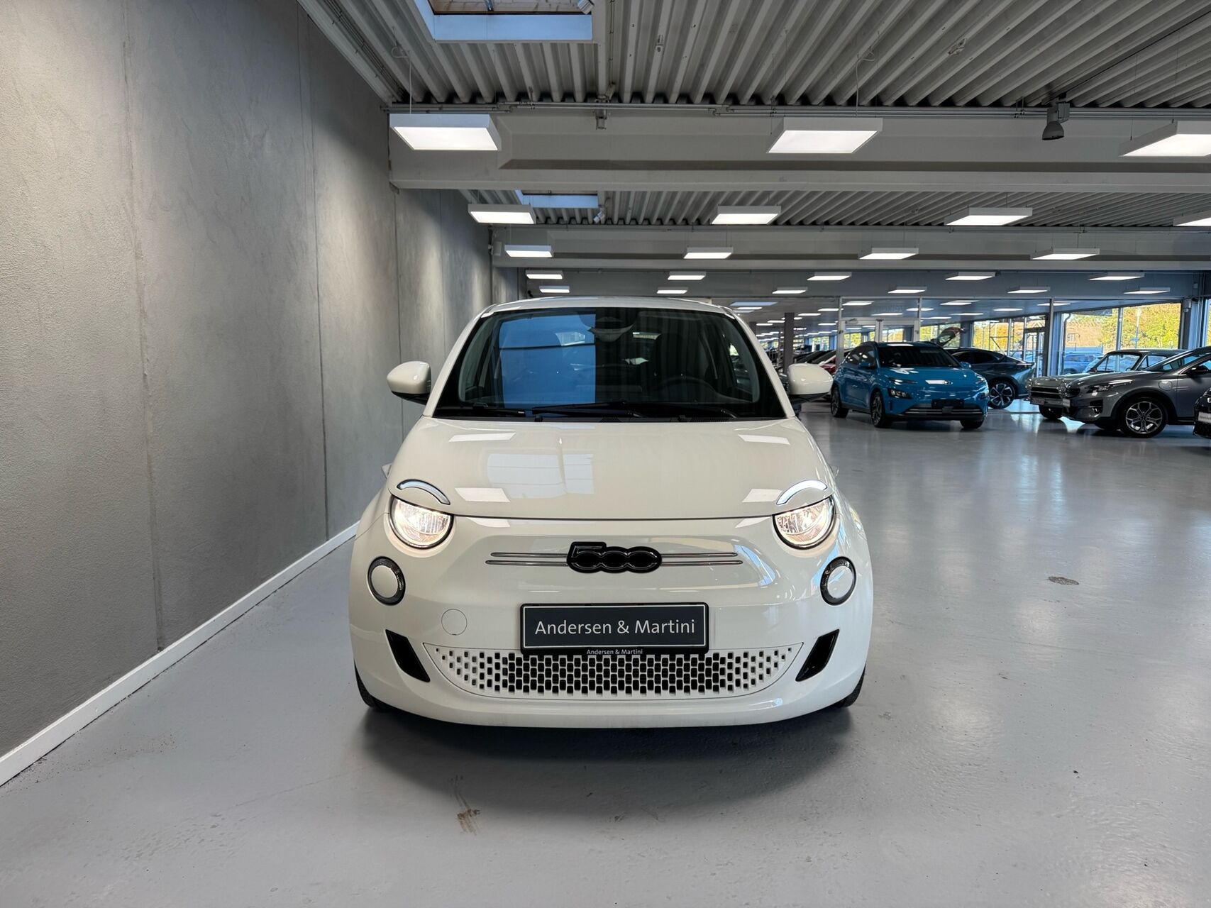 Hvid Fiat 500e fra 2023