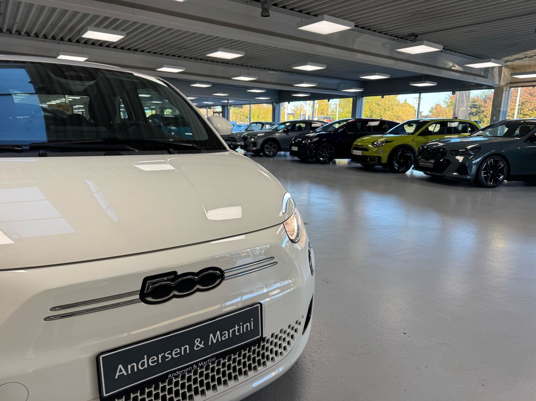 Hvid Fiat 500e fra 2023
