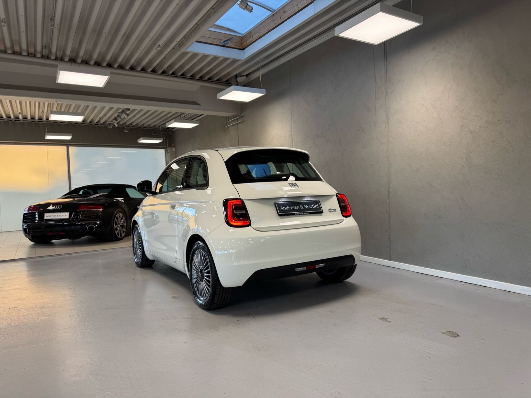 Hvid Fiat 500e fra 2023