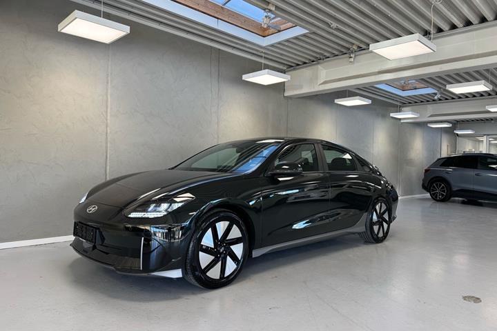 Grøn Hyundai Ioniq 6 fra 2023