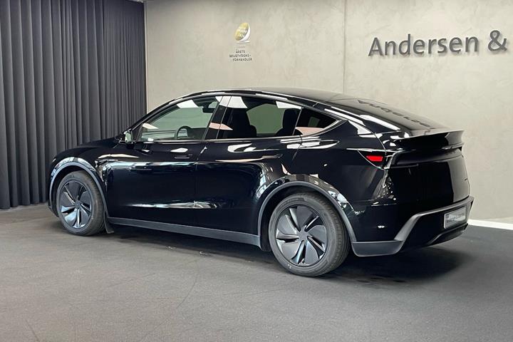 Sort Tesla Model Y fra 2025