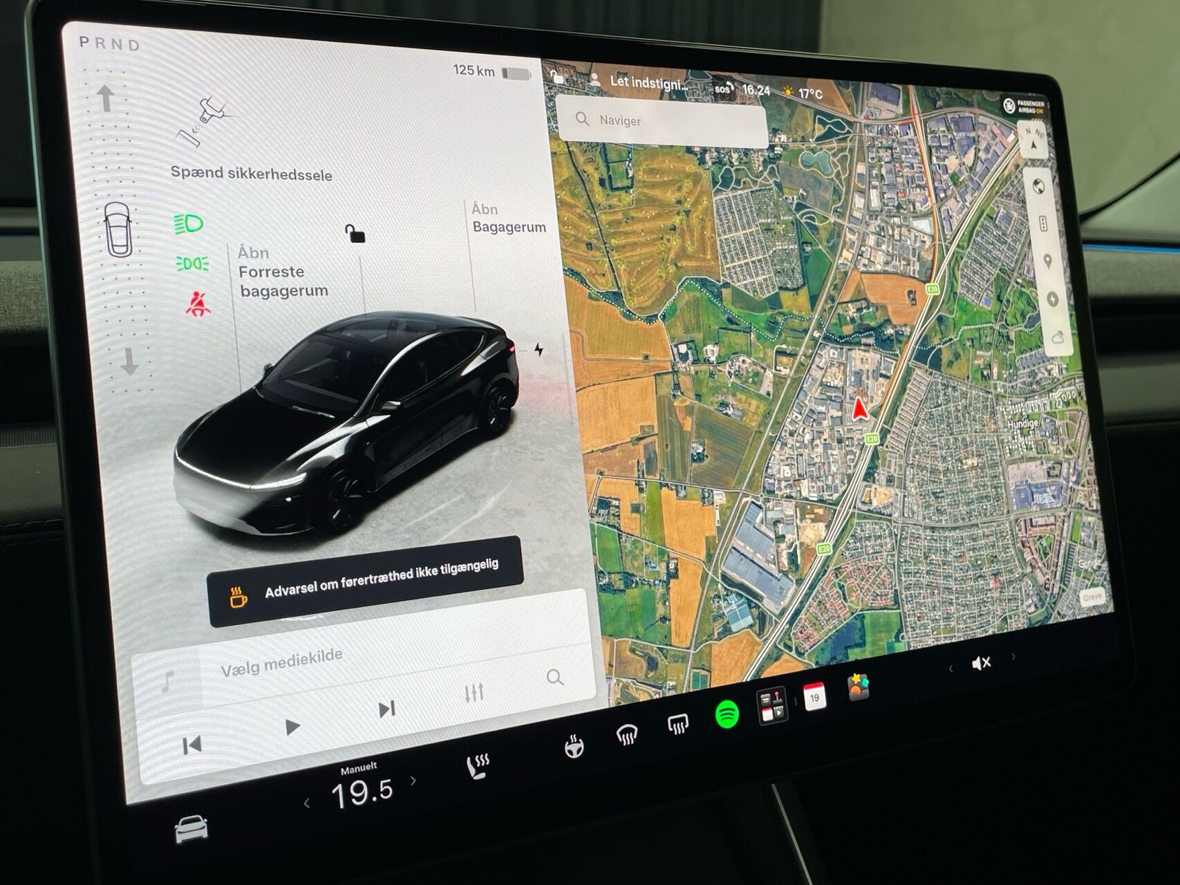 Sort Tesla Model Y fra 2025
