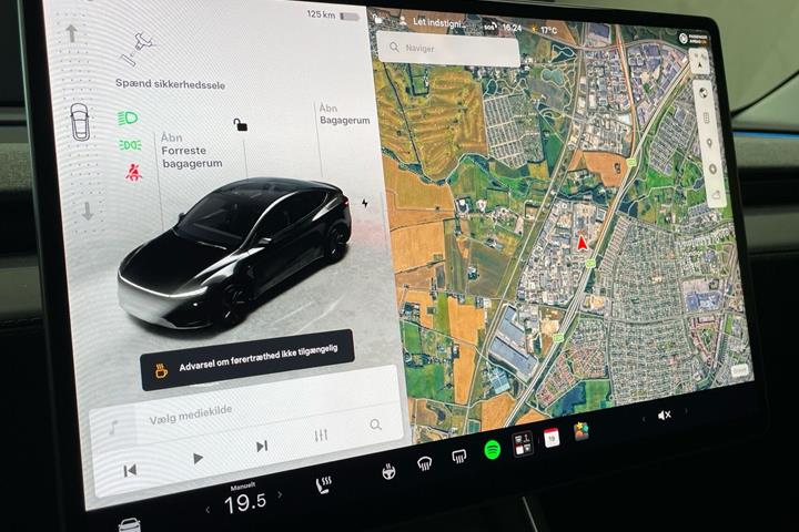 Sort Tesla Model Y fra 2025