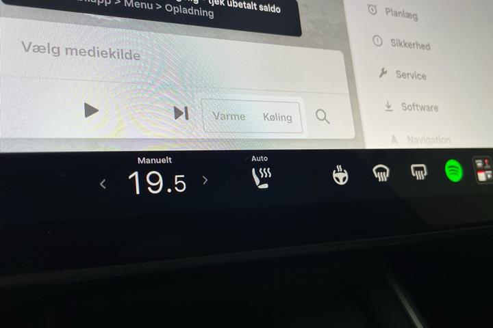 Sort Tesla Model Y fra 2025